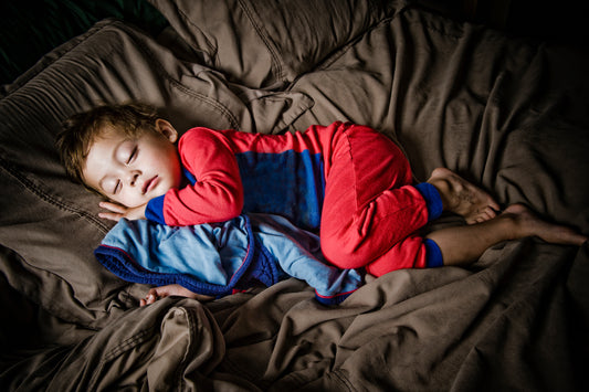 When is the best time to put young kids to bed?